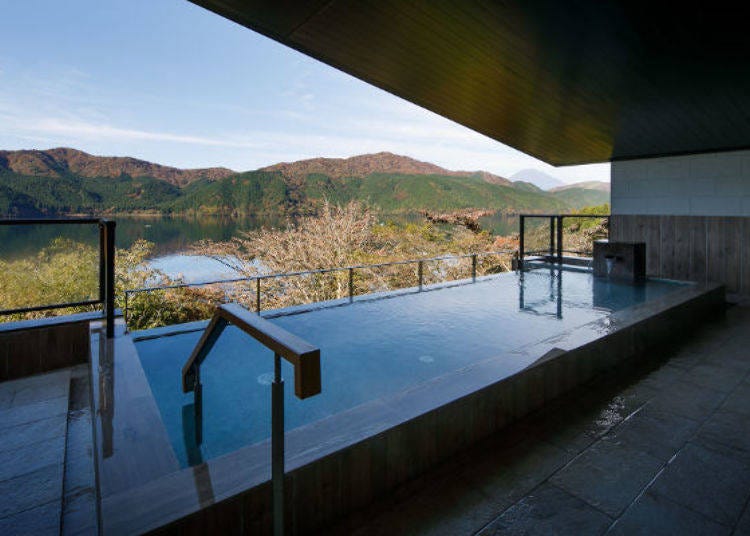 ▲ The women’s outdoor bath and its gorgeous view.