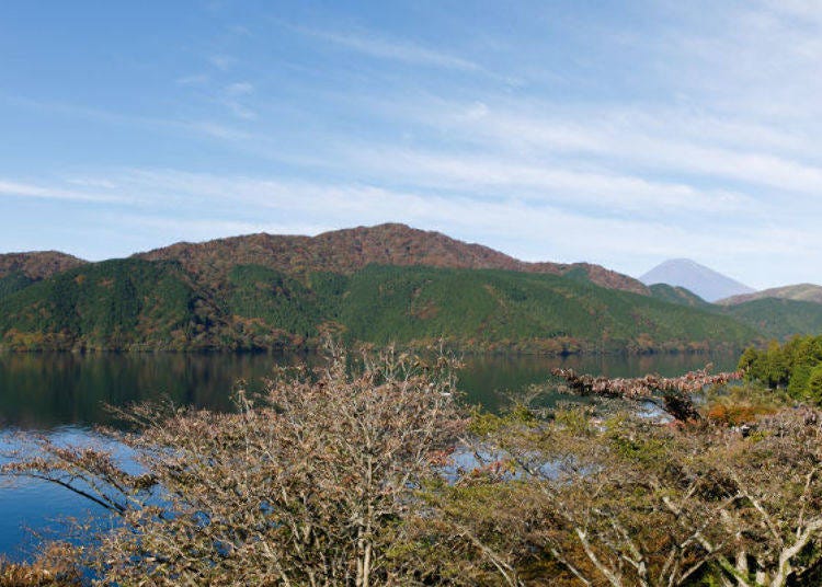 ▲ Mount Fuji can be seen to the right of Lake Ashi.