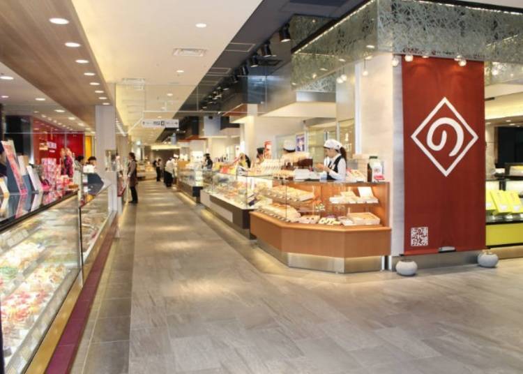 A Great Place to Buy Souvenirs! The Historic "Toyoko Noren Street"
