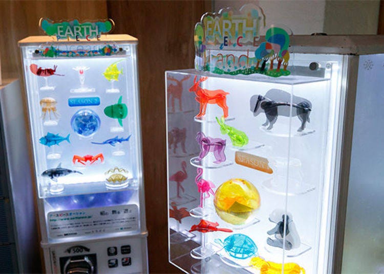 점내 한켠에는 이런 캡슐 장난감이! 아크릴로 만들어진 동물들이 귀엽다 [EARTH PIECE 시리즈](1개 500엔)