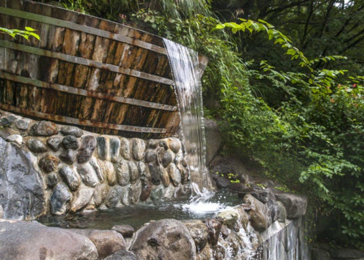 Warm hot spring water is flowing from the big tub at the entrance.