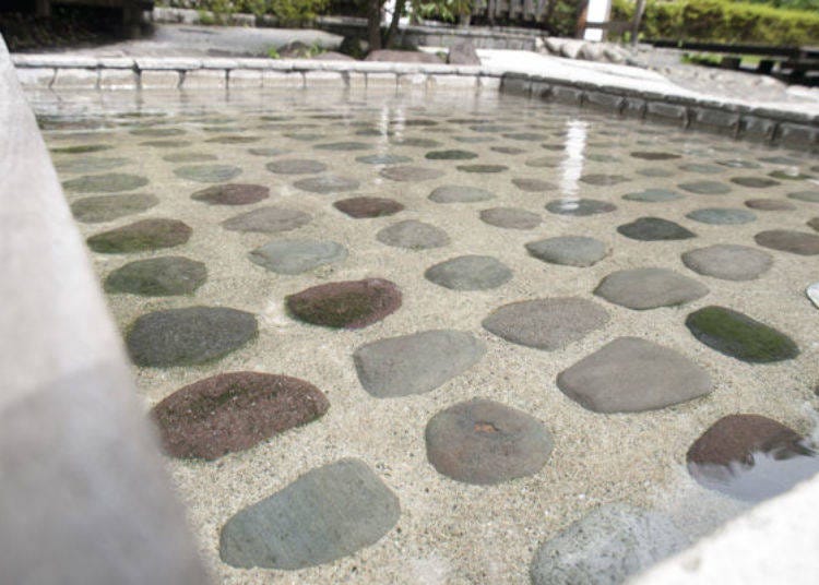 Each bath is inlayed with different stones stimulating the feet.