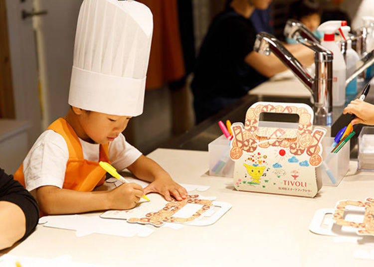 Popular choices to decorate the box are pictures of tangerines, hot springs, or the mascot Izumin.