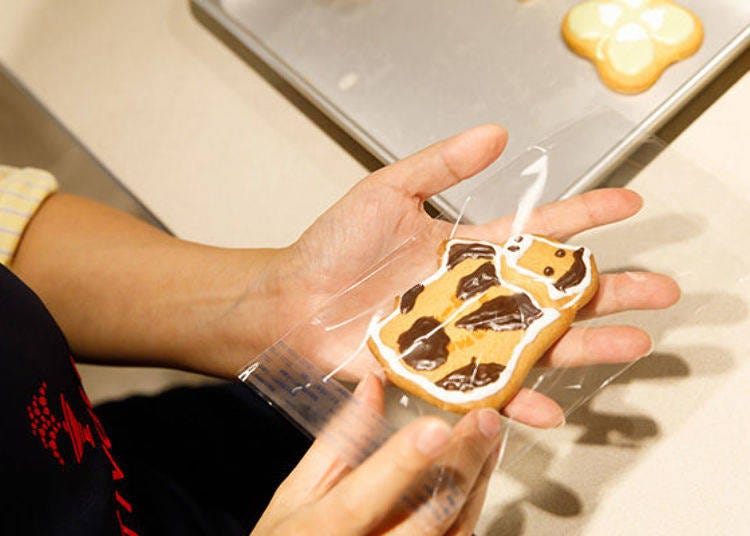 The cookies are carefully packaged separately and arranged inside your box. Enjoy them all by yourself or surprise a loved one at home!