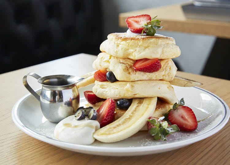 Fresh Berry Ricotta Pancakes (1,490 Yen): Fluffy Like a Cloud!