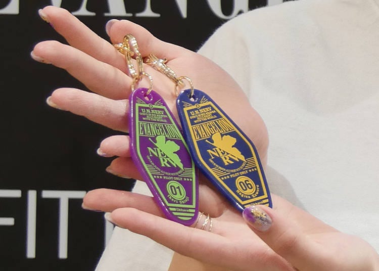 Plate keychains (five different versions), 1,200 yen + tax each