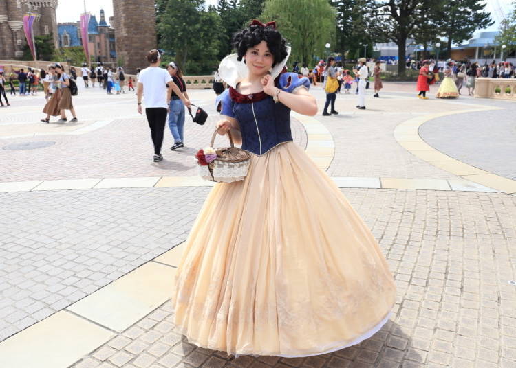 Komomo from Saitama: Becoming Snow White for the Third Year of Disney Cosplays!