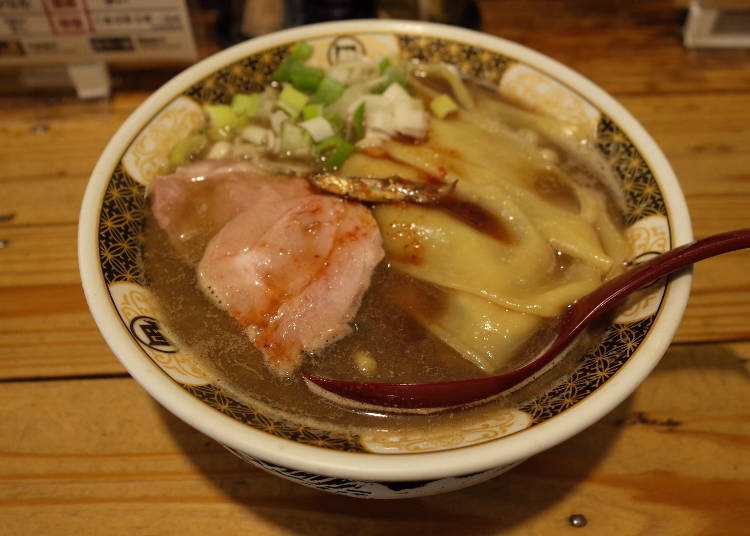 日本の煮干し出汁のオリジナルラーメンを食べるならココ！「すごい！煮干しラーメン凪　新宿ゴールデン街店」