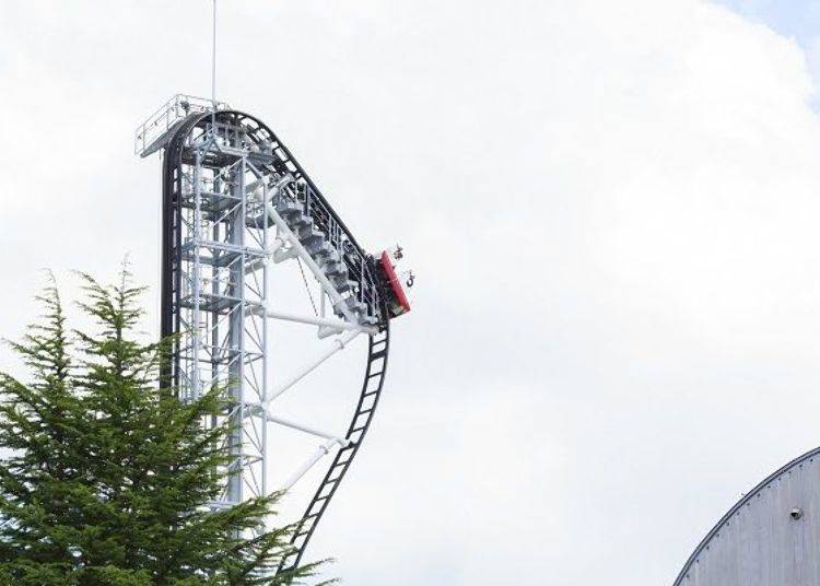 This is Takabisha and its notorious drop, recorded as the world’s steepest. (single ticket: 2,000 yen)