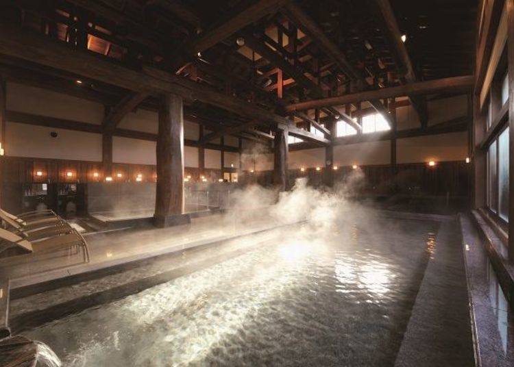 The 330 square meters-wide hot spring is one of Japan’s largest wooden bath houses and relaxes you with a wonderfully natural wood aroma.