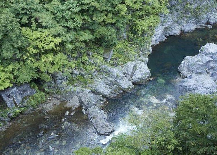 The Kinugawa River’s calm murmuring fills the air.