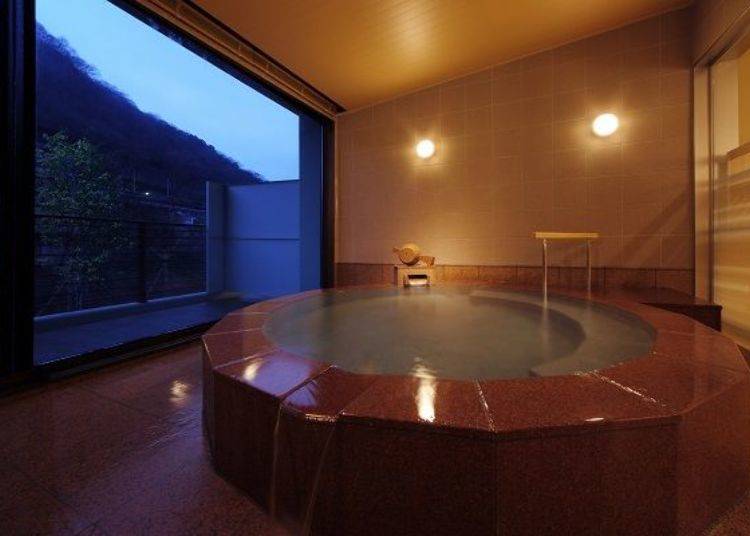 The private baths “Uchide no Kozuchi no Yu” are a popular choice for families and couples. (Photo courtesy of Asaya Hotel)