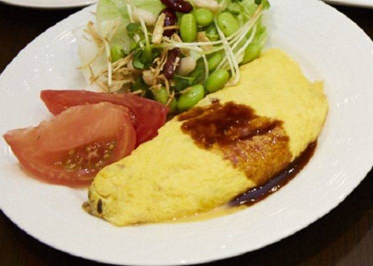 That’s the fresh omelet, still piping hot. We asked for every single topping and the savory aroma of sakura shrimp certainly piques the appetite.