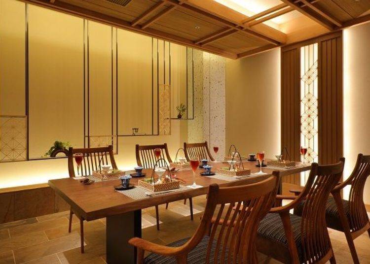 Nikko’s private rooms are equipped with classic tables and chairs. (Photo courtesy of Asaya Hotel)