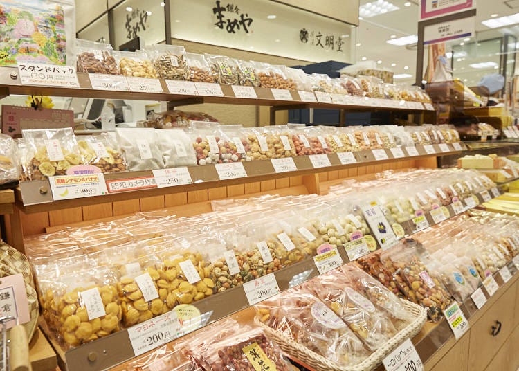 【鎌倉まめや】いろいろ試食して楽しめる、バラエティ豊かな豆菓子専門店