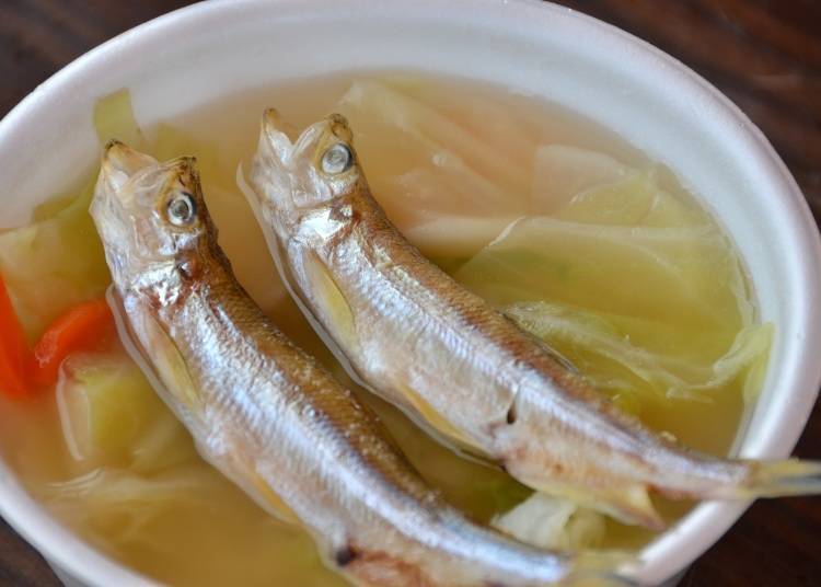 除了炭烤之外，更能讓人嘗到柳葉魚無窮美味的料理呈現