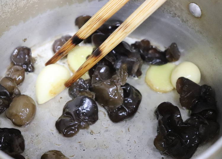 ■スープで水餃子を茹でる