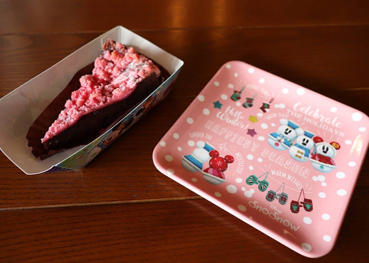 「覆盆子酥頂巧克力蛋糕　附紀念盤」780日圓