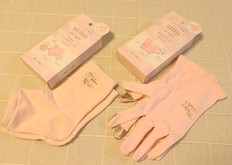 Moisturizing Heel Care Socks (left) / Moisturizing Gloves (right), 300 yen each + tax