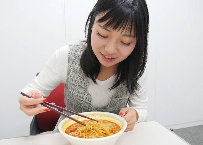 検証 コンビニ辛ウマグルメを食べ比べ 辛党中国人女性が認めた辛ウマno 1はどれだ Live Japan 日本の旅行 観光 体験ガイド