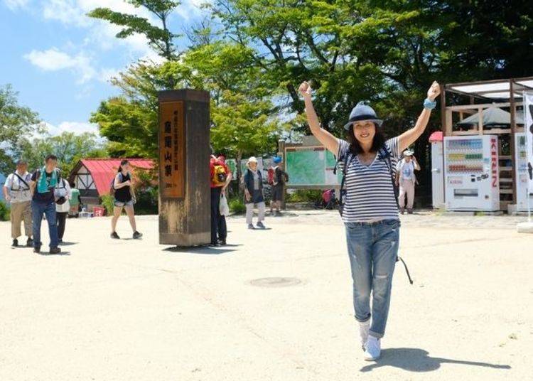 We reached the top! If the air is clear, you can see Mount Fuji, Enoshima, the Boso Peninsula, and Mount Tsukuba.