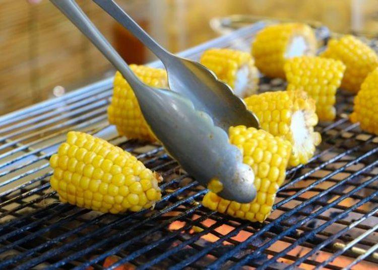 Fresh corn cobs from Hachioji, purchased in the morning of the same day, can be grilled on the spot. (For a limited time only.)