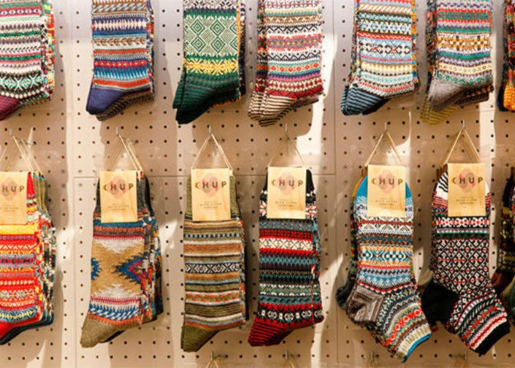 CHUP boasts a variety of designs. The socks come in 4 types, including crew socks, short socks, sneaker socks, and cover socks (from 1,944 yen). This sock store is especially popular among international tourists.