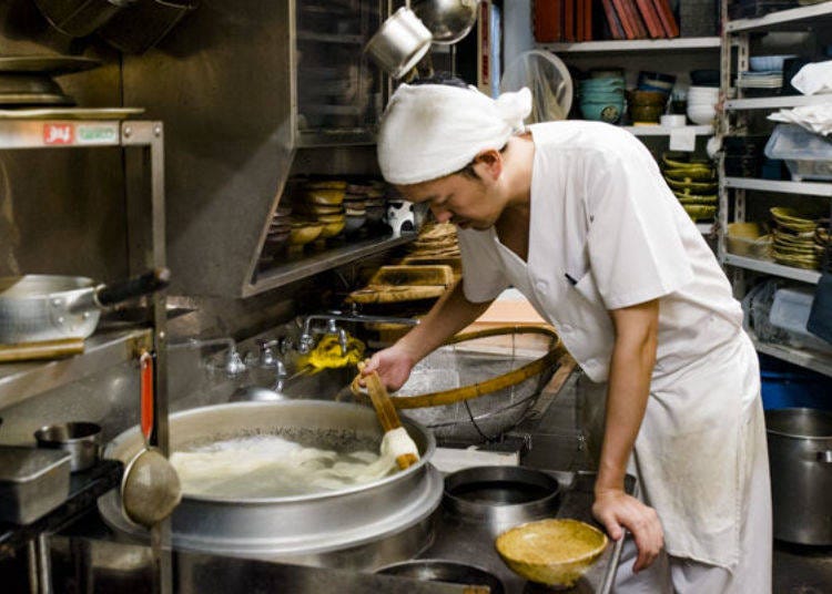 They’re cooked for 5 to 6 minutes. During that time, the chef checks the state of the noodles several times.