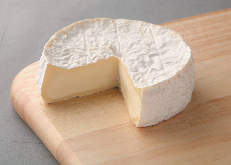 Handmade Camembert cheese made with fresh milk is a specialty of Abira. The town is also said to be the birthplace of Japanese cheese specialty factories.