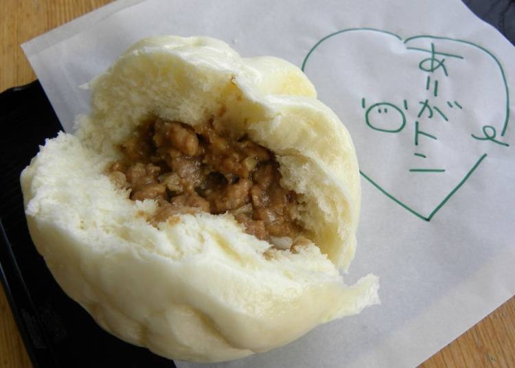 The steamed pork buns made with extra juicy pork by “B1 Tonchan.”