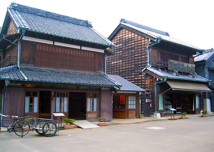 The old shops street (Kawano Shoten). Image courtesy of EDO-TOKYO OPEN AIR ARCHITECTURAL MUSEUM.