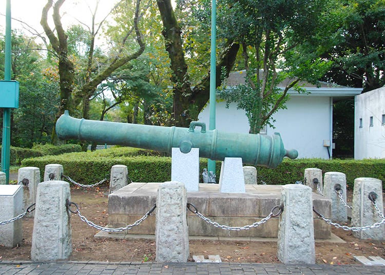 Imperial Palace’s Cannon for signaling noon – Meiji Period. Image courtesy of EDO-TOKYO OPEN AIR ARCHITECTURAL MUSEUM.