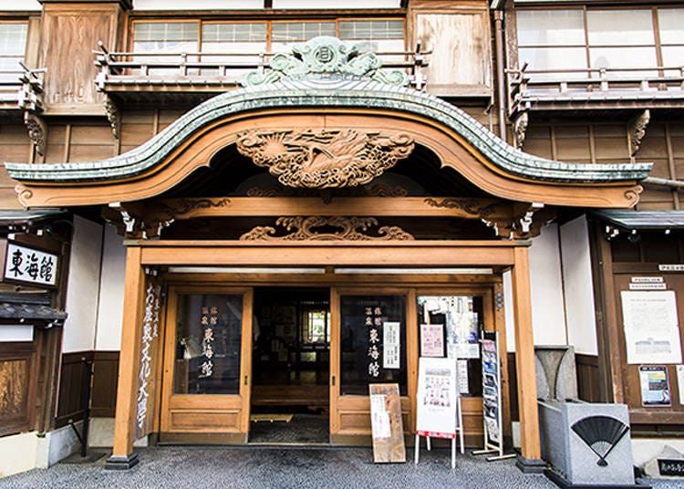 To the right of the entrance is a wash basin. Bearing the insignia of a Japanese fan, you can experience a small part of Ito’s famous onsens free of charge (Weekends and Public Holidays only).