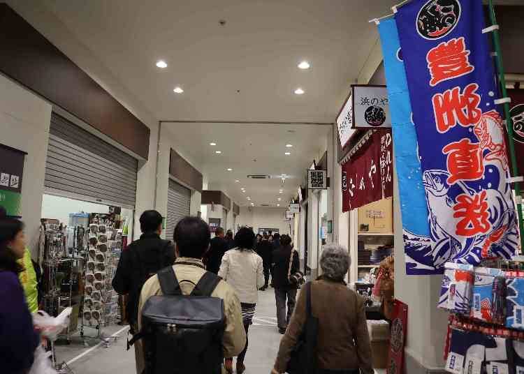 How crowded is Toyosu Market?