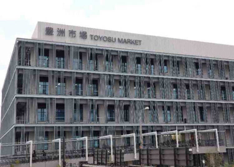 When are Toyosu Market restaurants open and what are their hours?