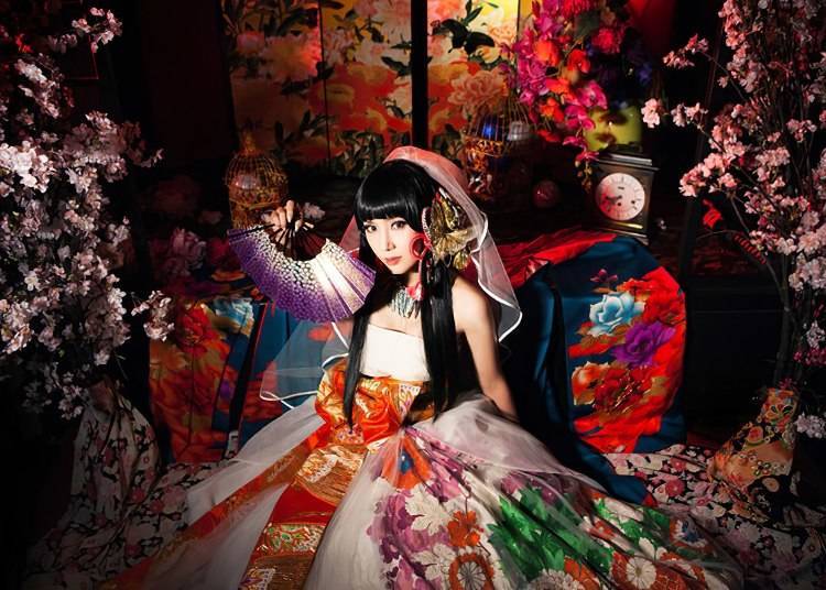 Berpakaian Kimono Mewah dan Sesi Pemotretan