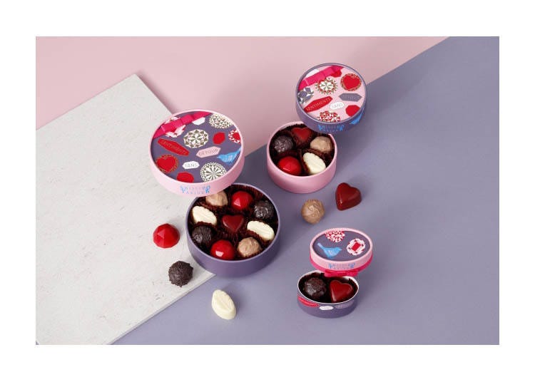 「Le Chocolatル・ショコラ」＊SENTIMENTS SANS DÉTOUR 2個入（柚子、蘋果 口味各1個）540日圓(含稅) / 5個入（蘋果、無花果、白桃、莓、柚子 口味各1個）1,350日圓(含稅) 9個入（無花果、莓、柚子、白桃 口味各2個、蘋果口味1個）2,376日圓(含稅)