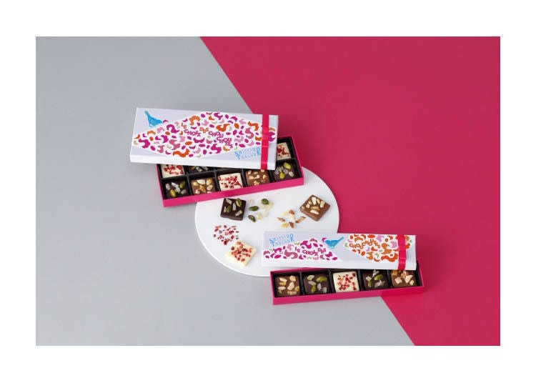 「Mendiantsマンディアン」＊LE CHOIX DES CHOUCHOUTES 5個入（甜巧克力・牛奶口味 各2個、白巧克力 1個） 918日圓 (含稅) / 10個入（甜巧克力4個、牛奶口味・白巧克力各3個）1,836日圓 (含稅)