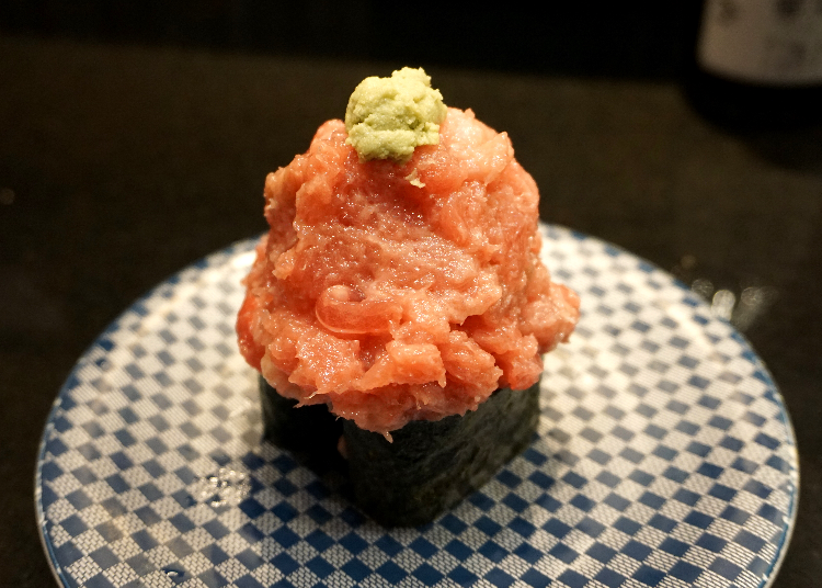 Maguro toro hikkaki gunkan, 560 yen (excluding tax)