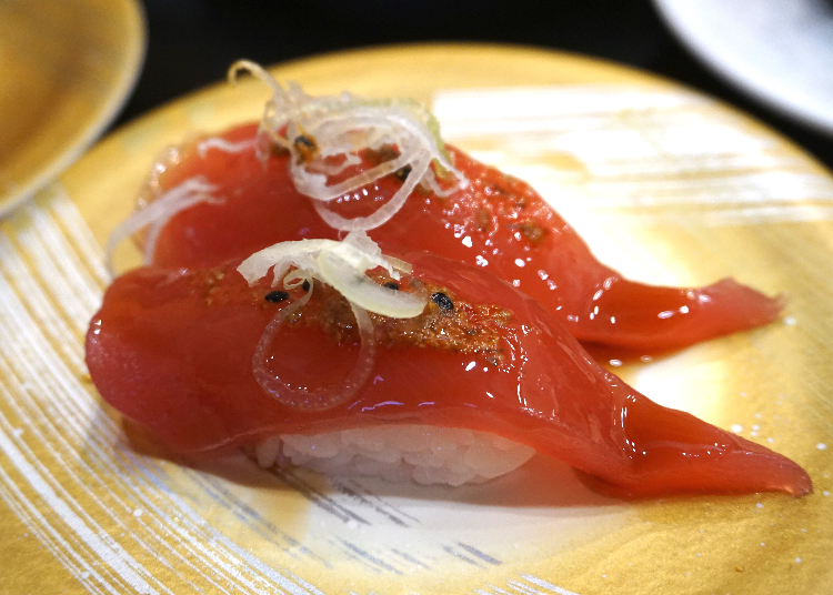 Shichimi tuna nigiri, 260 yen (excluding tax)