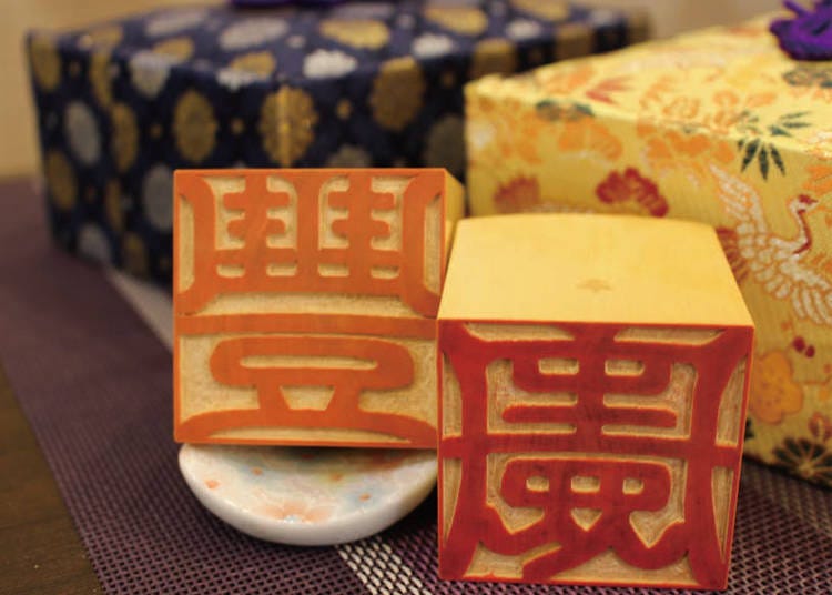 Other types of stamps. In addition to these block-style stamps, often you can find souvenir stamps with unique designs. Image courtesy of Kamakura Hanko.