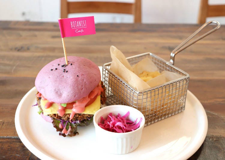「櫻花漢堡飲料套餐（サクラ バーガー＋ドリンク付き）」（1400日圓，不含稅）