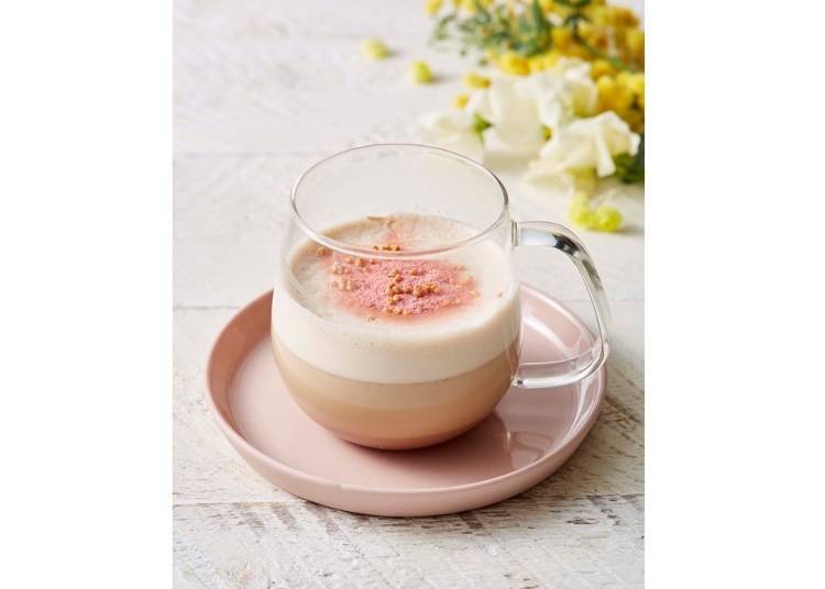 "Sakura Cappuccino Chai with Sweet Red Bean Paste" for 890 yen (tax included)