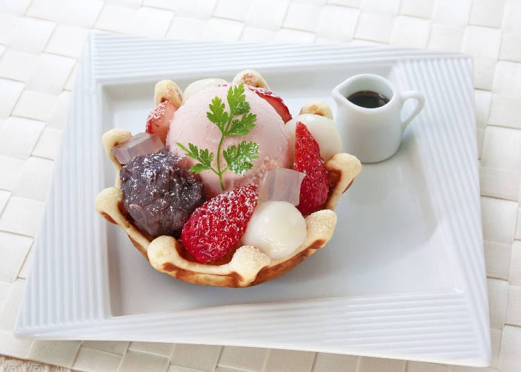 "Sakura Anmitsu Waffle" for 756 yen (tax included)