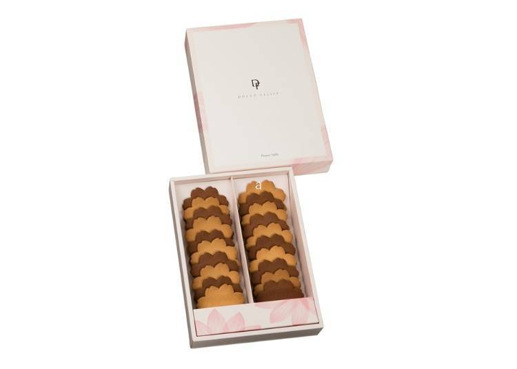 "Flower Shortbread (20 pieces)" for 2,300 yen (tax included)