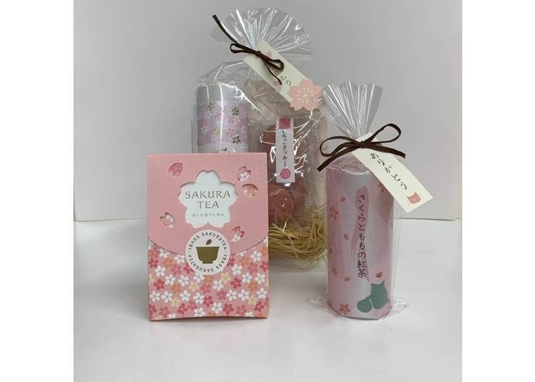 "Sakura Hōjicha" for 388 yen (tax included) / "Sakura Black Tea and Cookie Set" for 604 yen (tax included) / "Sakura and Peach Black Tea" for 302 yen (tax included)