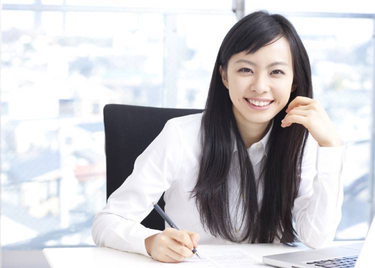 한국인의 일의 만족도에 큰 영향을 끼치는 것은 향후 전망성과 급여