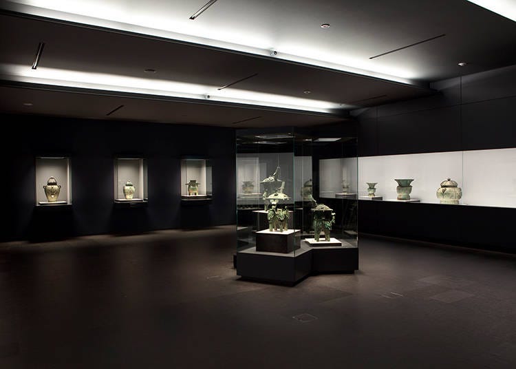 Bronzeware of the ancient China exhibition are held in exhibition room 4. Some antique mirrors are also displayed based on seasons.