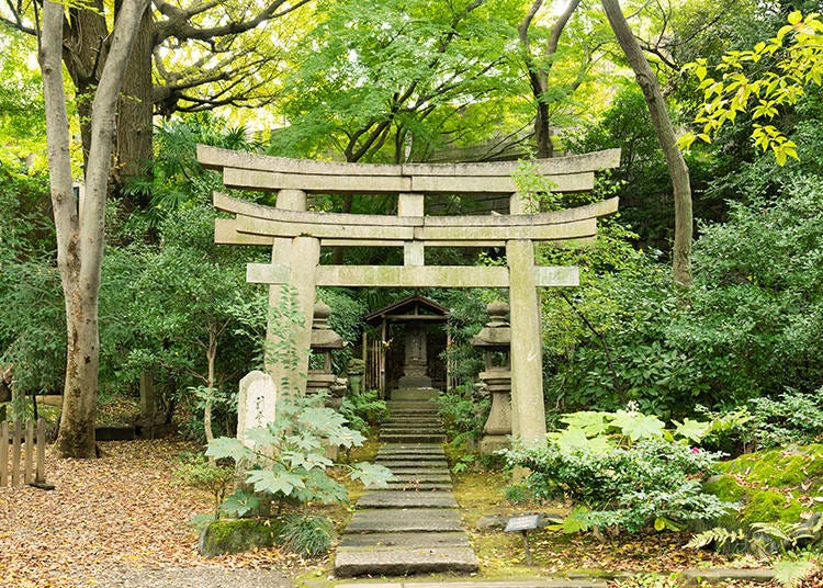 “Tenjin-no-hibaishi” a small shrine that is part of the Michizane Sugawara ('Totou-tenjin')