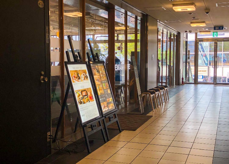 駅直結で女性のおひとり様も多い「FREEMAN CAFE」